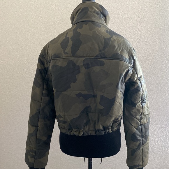 Bagatelle NYC Camouflage green puffer jacket cropped - Picture 3 of 11
